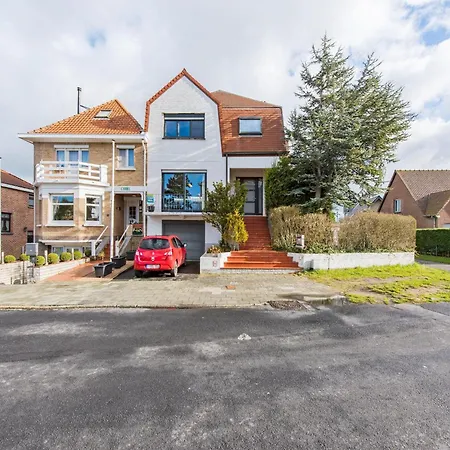 Near Sea And Shops In Belgium, Cleaning Included *