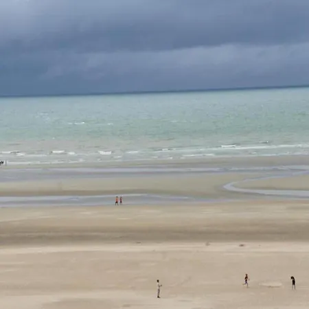 Near Sea And Shops In Belgium, Cleaning Included *